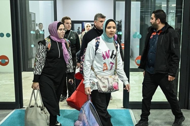 Gazze'den tahliye edilen T&uuml;rk vatandaşları İstanbul'a geldi