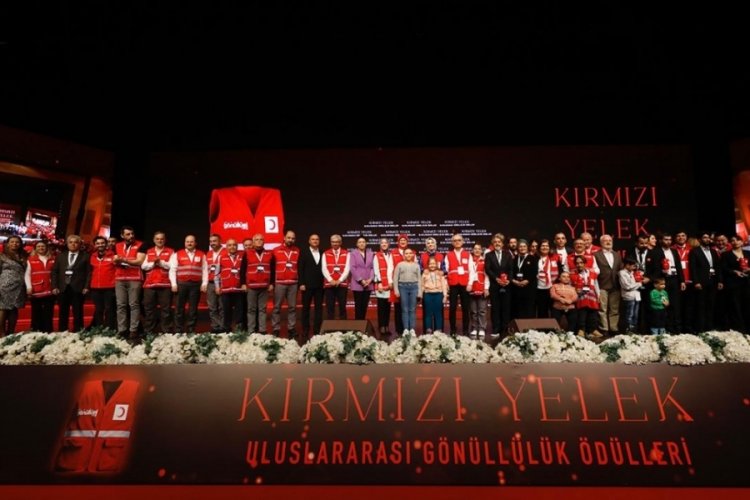 "Kırmızı Yelek Uluslararası G&ouml;n&uuml;ll&uuml;l&uuml;k &Ouml;d&uuml;lleri" sahiplerini buldu