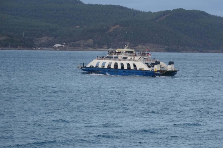 G&ouml;k&ccedil;eada feribot seferlerine fırtına engeli