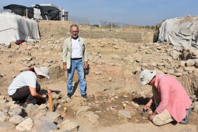 İzmir'de 8 bin 200 yıl &ouml;ncesine ait at&ouml;lye bulundu