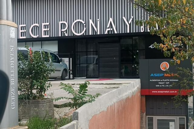 Ece Ronay'ın ikinci işyeri de kurşunlandı!