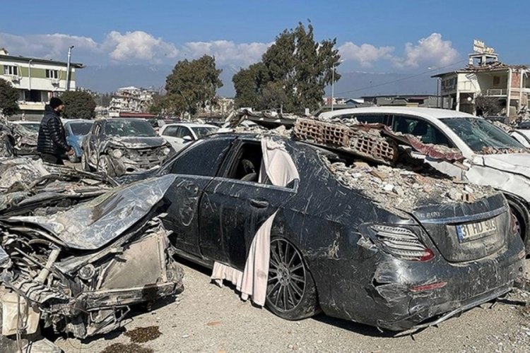 Depremde ağır hasar alan ara&ccedil;ların bilgilerini kullanmışlar