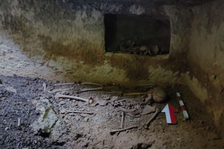 Gaziantep'te evin bah&ccedil;esi &ccedil;&ouml;kt&uuml;! Roma d&ouml;nemine ait tek oda mezar bulundu