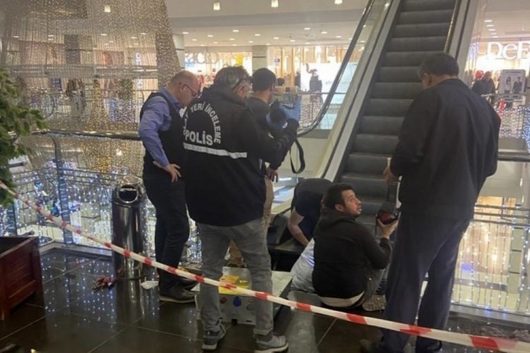 Konya'da 1,5 yaşındaki &ccedil;ocuğun y&uuml;r&uuml;yen merdivende kopan 2 parmağı yerine dikildi!