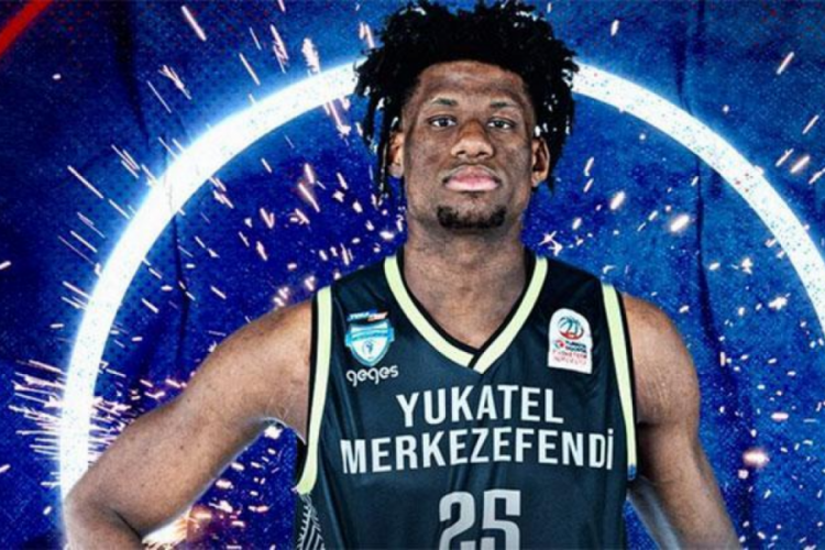 Anadolu Efes, Daniel Oturu kadrosuna kattı