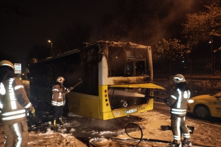 İETT otob&uuml;s&uuml; alev aldı!