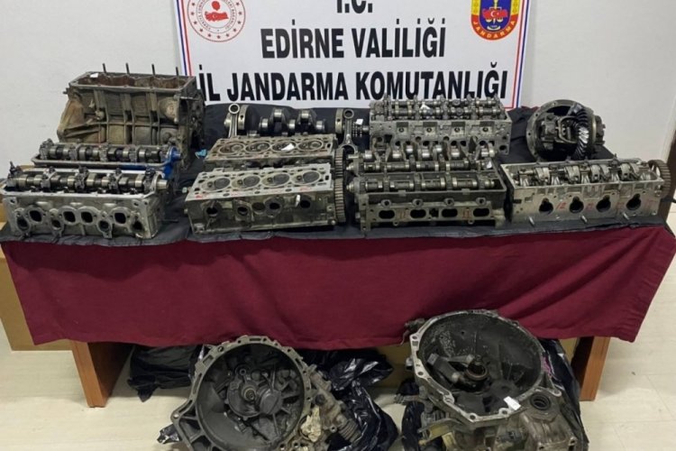 Edirne'de g&uuml;mr&uuml;k ka&ccedil;ağı 14 ara&ccedil; yedek par&ccedil;ası ele ge&ccedil;irildi
