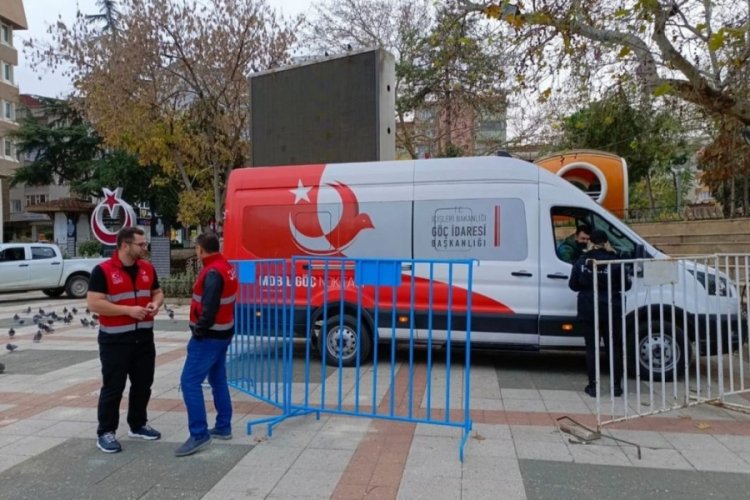 Bursa Orhangazi'de d&uuml;zensiz g&ouml;&ccedil;men denetimi! 4 kişi sınır dışı edildi