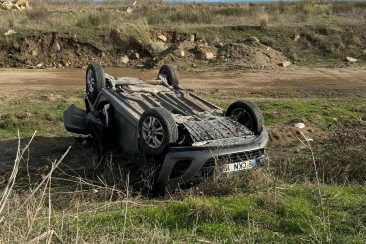 &Ccedil;anakkale Biga'da devrilen otomobilin s&uuml;r&uuml;c&uuml;s&uuml; yaralandı