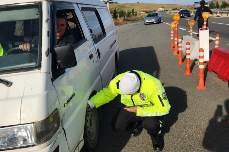 &Ccedil;anakkale Gelibolu'da polisten kış lastiği denetimi
