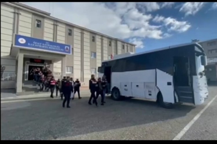 Van'da ka&ccedil;ak&ccedil;ılık operasyonları! 55 g&ouml;zaltı