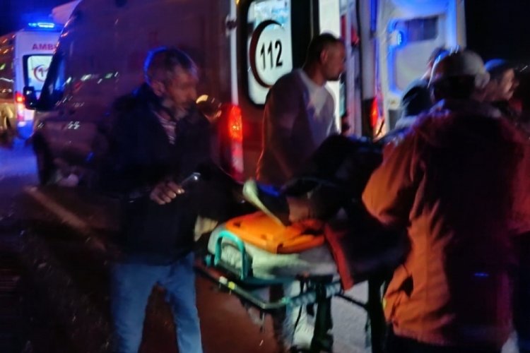Kontrolden &ccedil;ıkan otomobil takla attı: 3'&uuml; &ccedil;ocuk 8 yaralı