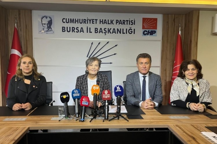 CHP Bursa İl Kadın Kollarından kadınlara se&ccedil;me ve se&ccedil;ilme hakkının verildiği g&uuml;nde basın a&ccedil;ıklaması