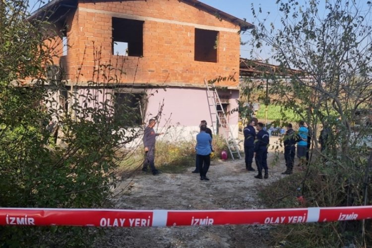 İzmir'de yangına uykuda yakalanan &ccedil;ift&ccedil;i, yanarak hayatını kaybetti