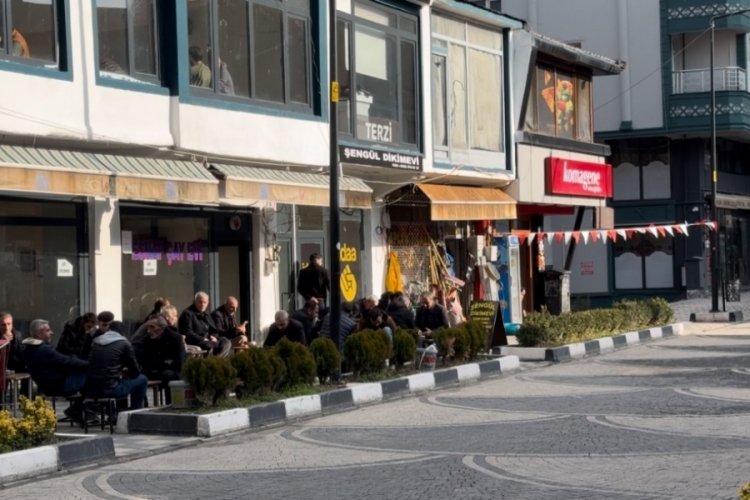 Bitlis'te g&uuml;neşli havayı fırsat bilen vatandaşlar g&uuml;n&uuml;n keyfini yaşadı