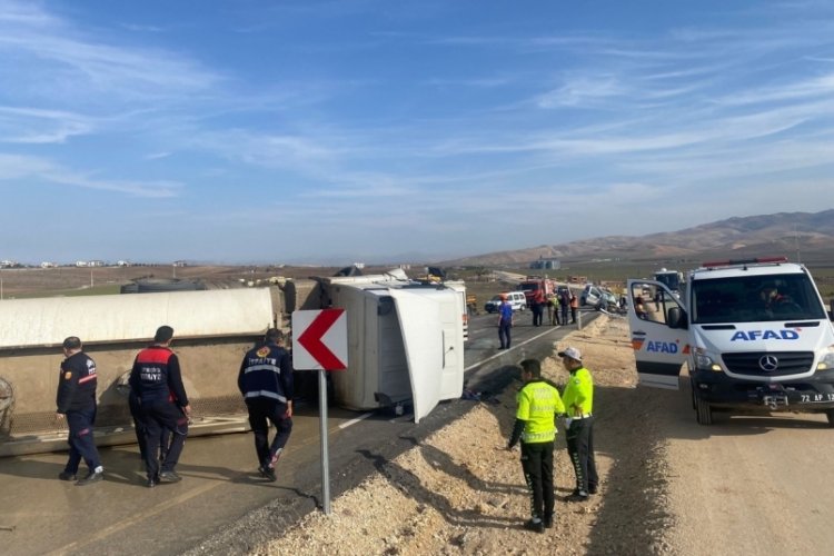 Siirt'te ara&ccedil;ları ile arka arkaya giden kardeşleri &ouml;l&uuml;m ayırdı