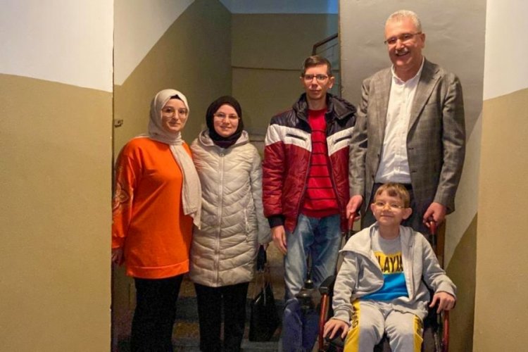 Karacabey Belediyesi'nden bedensel engelli Enes'e ziyaret