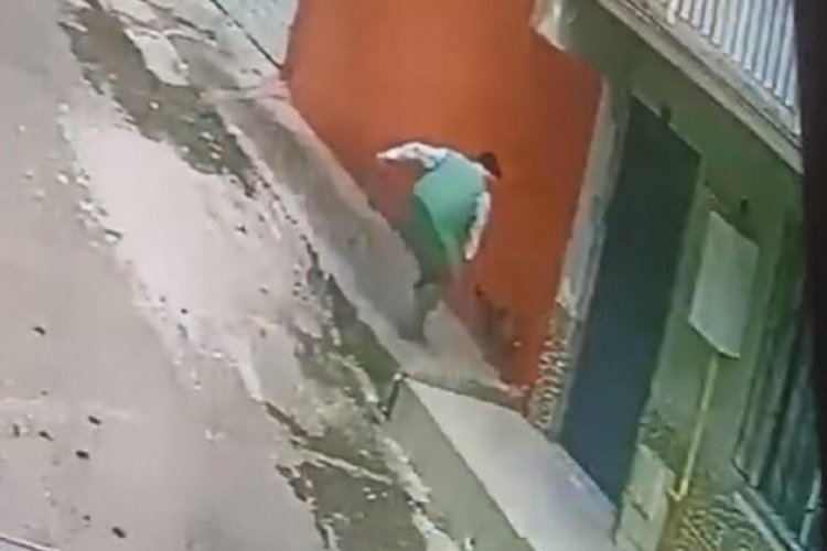 İzmir'de, sokak kedisine keserli saldırı!