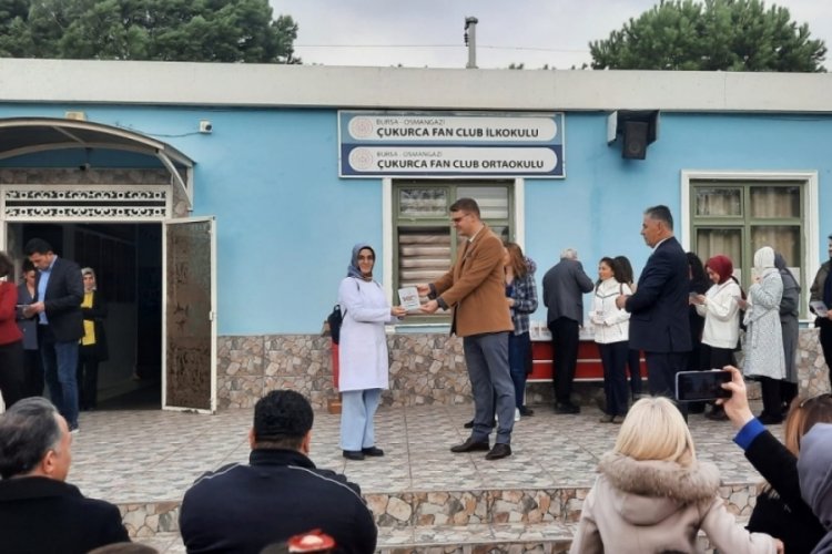 Bursa Fan Kul&uuml;p kurdukları &Ccedil;ukurca İlk&ouml;ğretim Okulu'nda &ouml;ğretmenlere ve &ouml;ğrencilere s&uuml;rpriz yaptı