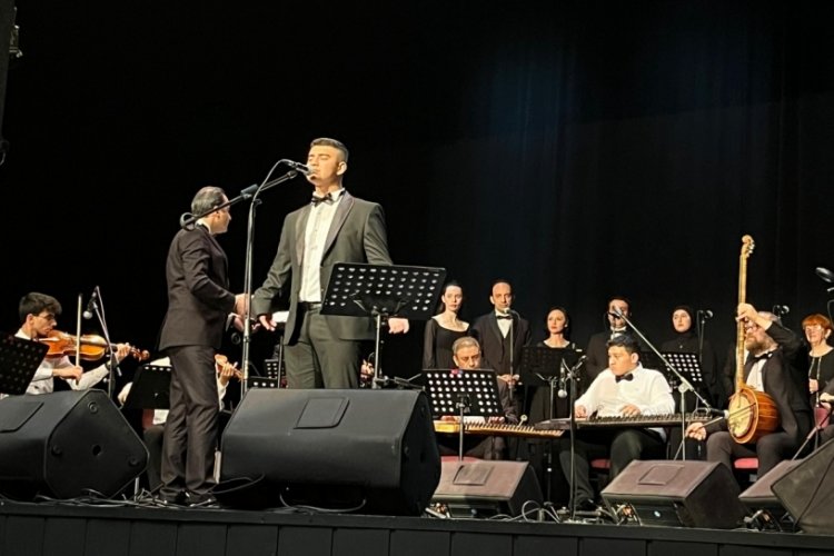 Bursa'da, Zeki M&uuml;ren şarkılarıyla anıldı