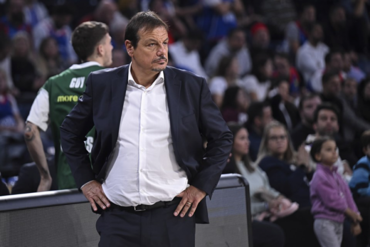 Anadolu Efes, Panathinaikos'unu mağlup etti