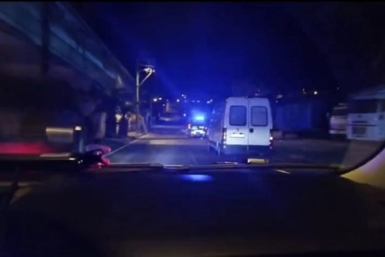 İzmir'de 41 d&uuml;zensiz g&ouml;&ccedil;men yakalandı, 2 organizat&ouml;r tutuklandı