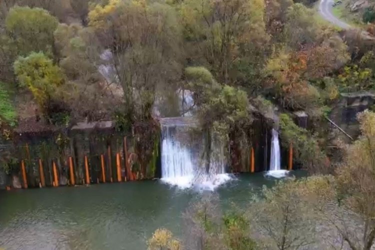 Uludağ'da renk c&uuml;mb&uuml;ş&uuml; havadan g&ouml;r&uuml;nt&uuml;lendi