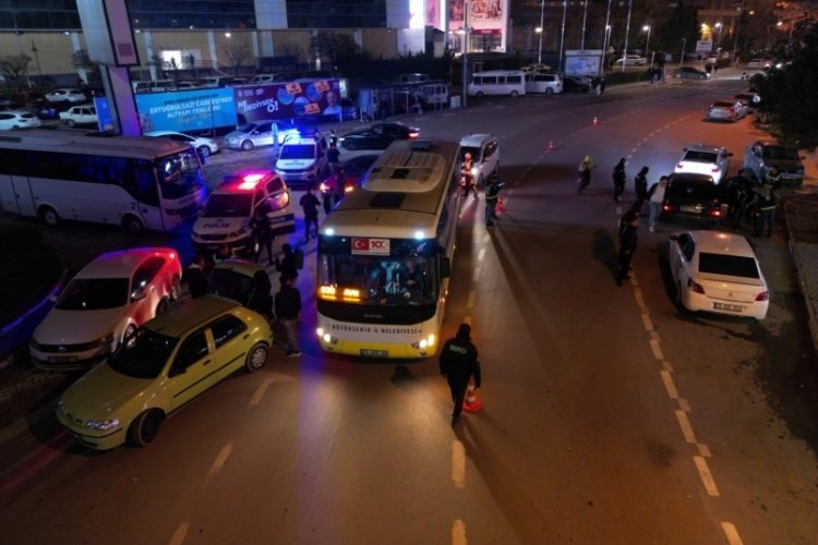 İneg&ouml;l polisi ş&uuml;phelilere g&ouml;z a&ccedil;tırmıyor!  3 ara&ccedil; trafikten men edildi