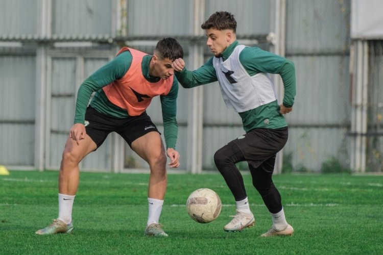 Bursaspor topa sahip olma ve dayanıklılık &ccedil;alıştı