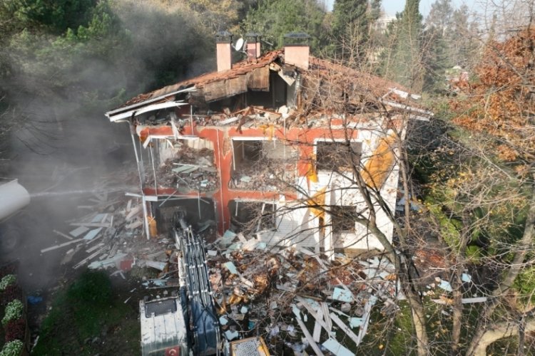Bursa'da 'Başkanlık Konutu' yıkıldı