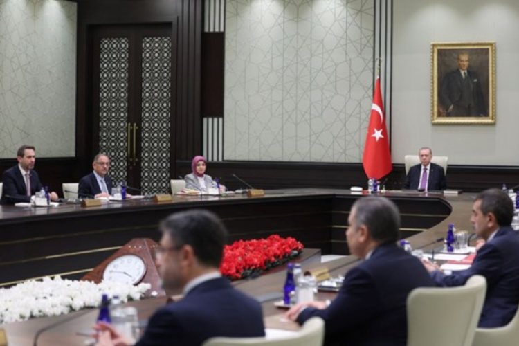 Cumhurbaşkanı Erdoğan'dan asgari &uuml;cret mesajı: İstihdama zarar vermeyecek