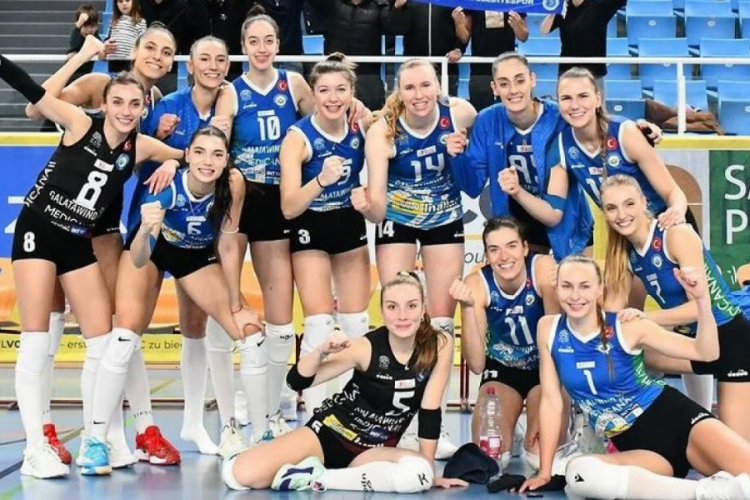 Nil&uuml;fer Belediyespor, Oberbank Steelvolleys'ı 3-0 yendi