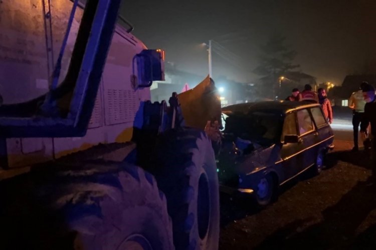 Bolu'da kontrolden &ccedil;ıkan otomobil greydere &ccedil;arptı