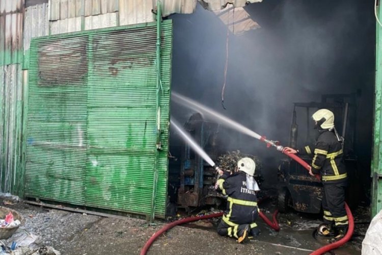 Hatay'da geri d&ouml;n&uuml;ş&uuml;m fabrikasında yangın &ccedil;ıktı
