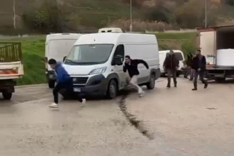 Bursa'da kovaladığı kişi yakalayıp b&ouml;yle darp etti