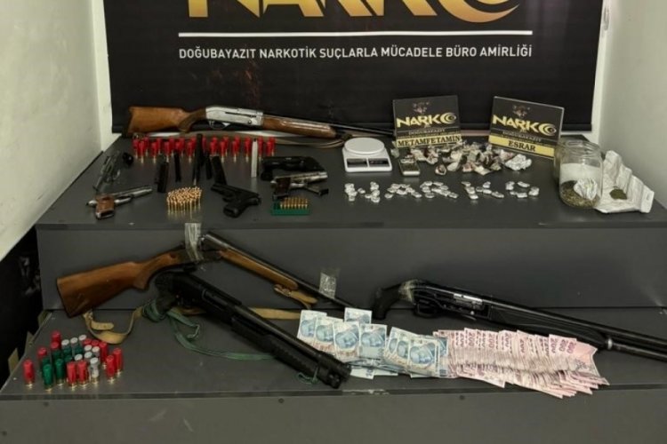 Ağrı'da sokak satıcılarına operasyon! 27 g&ouml;zaltı