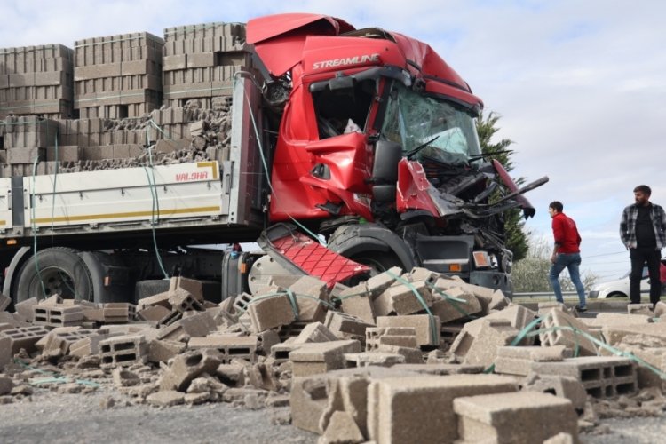 Nevşehir'de zincirleme trafik kazasında 2 kişi yaralandı