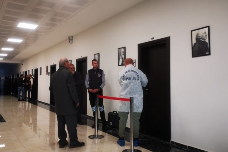 Erzurum'da &ouml;ğretim &uuml;yesi odasında &ouml;l&uuml; bulundu