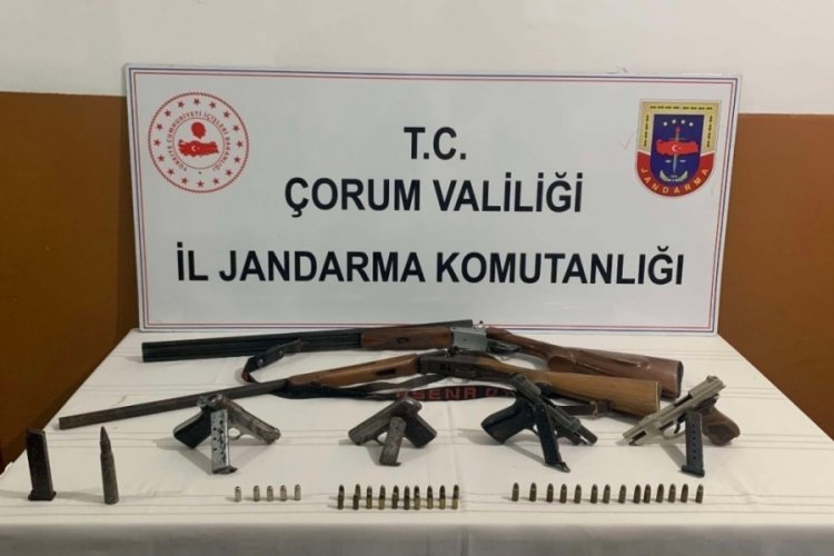 &Ccedil;orum'da jandarmadan ka&ccedil;ak silah operasyonu