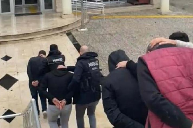 Muğla'da durdurulan takside esrar bulundu: 4 kişi tutuklandı