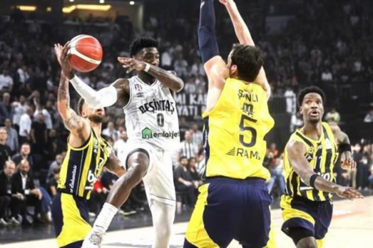Beşiktaş'a 1 ma&ccedil; seyircisiz oynama cezası!