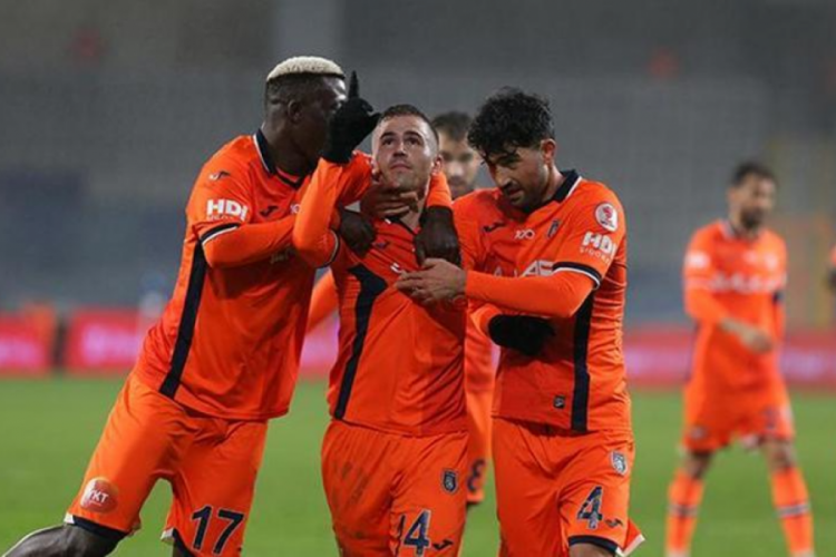 Başakşehir, Şanlıurfaspor'u 2-0 mağlup etti