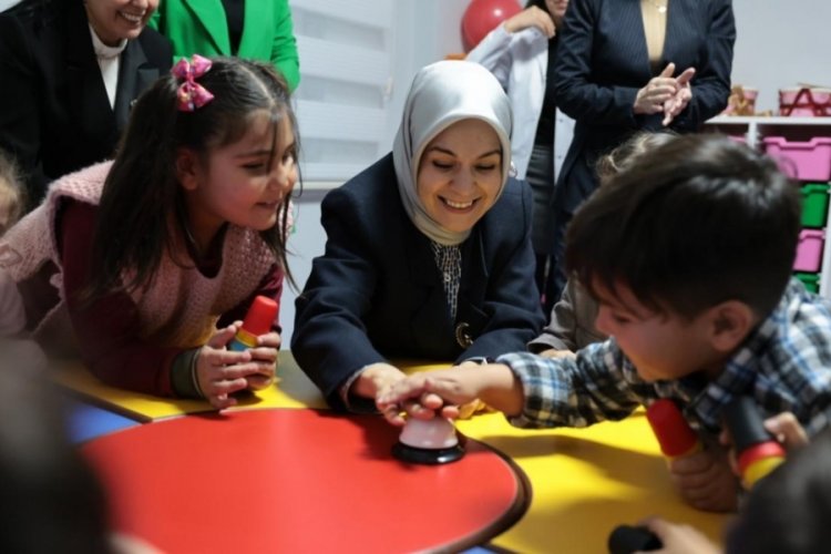 Bakan G&ouml;ktaş Şırnak'ta &ccedil;ocuklarla oyun oynadı