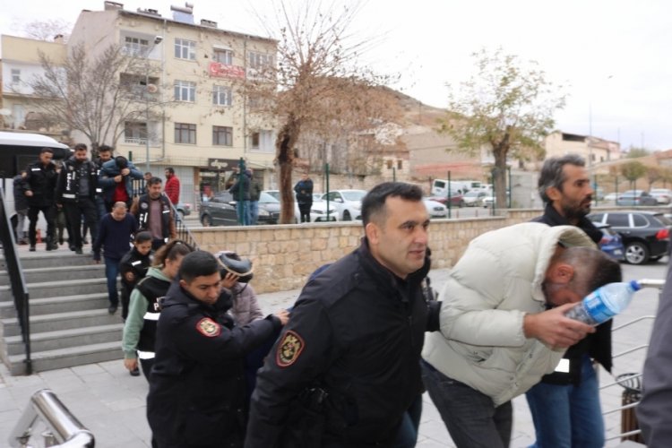 Nevşehir merkezli 76 ilde 'dolandırıcılık' ve 'r&uuml;şvet' operasyonunda 11 ş&uuml;pheli adliyede