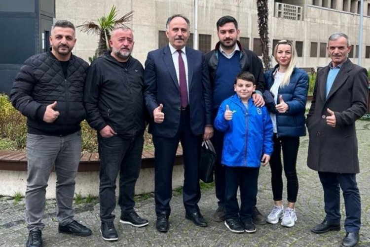 Trabzonspor formalı &ccedil;ocuğun y&uuml;z&uuml;ne biber gazı sıkan sanık hakim karşısında