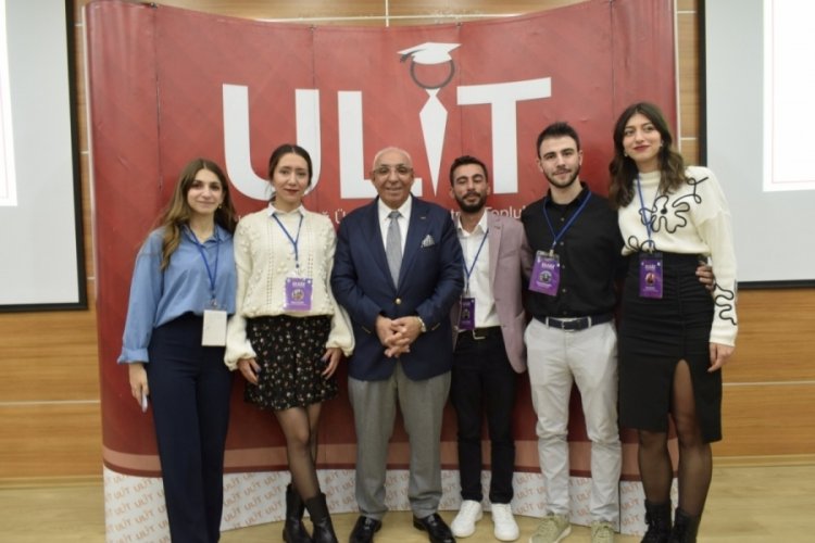 Yal&ccedil;ın Aras Bursa'da &uuml;niversiteli gen&ccedil;lerle buluştu