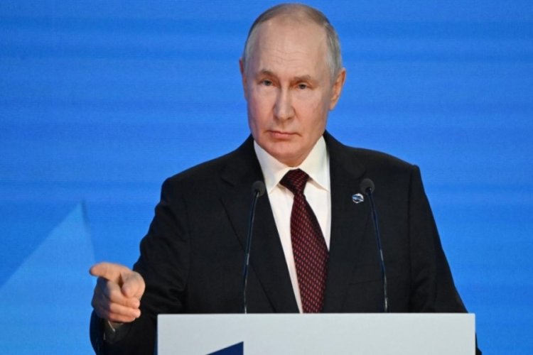 Putin, Rusya'daki devlet başkanı se&ccedil;iminde aday olacağını ilan etti