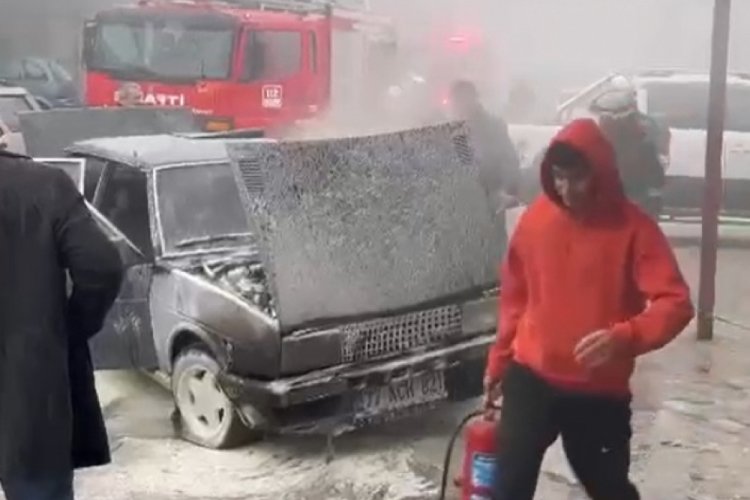 Yalova'da otomobilin motor kısmında yangın &ccedil;ıktı!