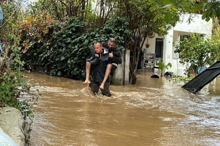 Muğla'da kuvvetli sağanak g&uuml;nl&uuml;k yaşamı olumsuz etkiliyor