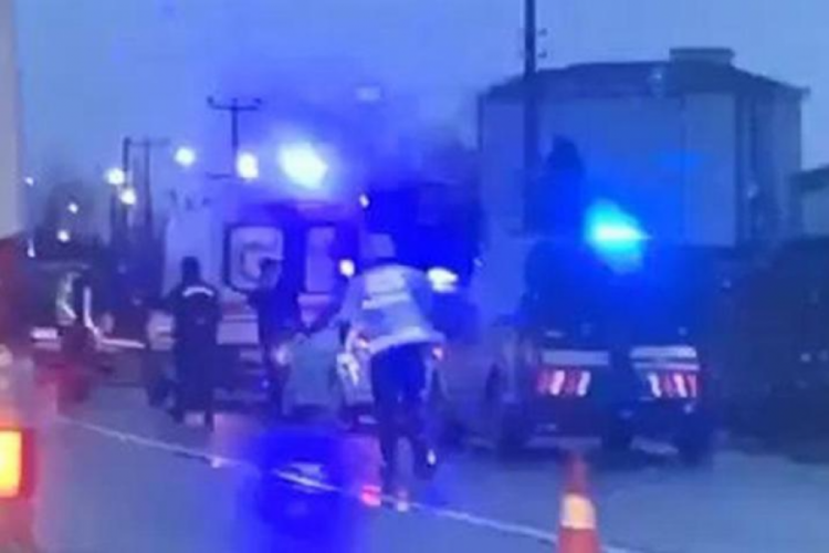 Yalova'da yolun karşısına ge&ccedil;mek isterken canından oldu!